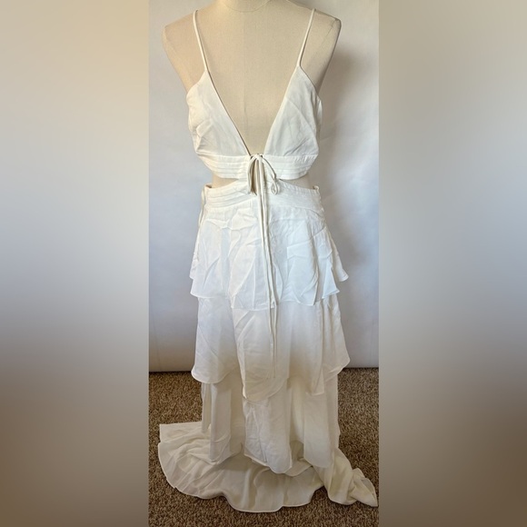 NEW w/TAGS REVOLVE LINE & DOT White Sonia Tiered Maxi Dress Size Large - Picture 2 of 13